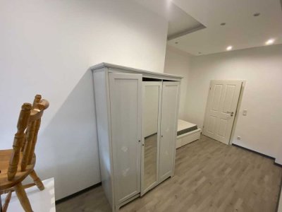 Studenten aufgepasst: Sanierte 1,5-Zimmer-WG-Wohnung mit Terrasse und Einbauküche in Stadtmitte