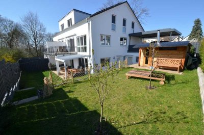 Großzügige Doppelhaushälfte mit Einliegerwohnung in ruhiger Lage
