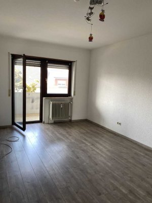 Exklusive 2-Raum-Wohnung mit Balkon und Einbauküche in Altlußheim