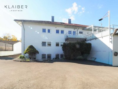 Wohn-und Geschäftshaus mit 4 Wohn - Geschäftseinheiten ca. 1.000 qm Flächen, 2 Garagen u. Carport.