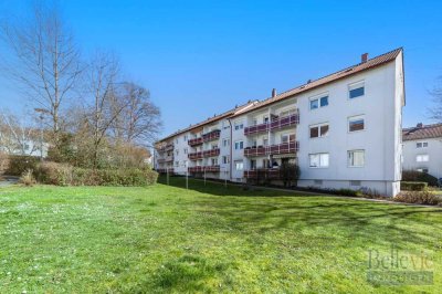 Lichtdurchflutete, gut geschnittene 2,5 Zimmerwohnung mit Balkon nach Westen und Blick ins Grüne