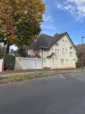 Doppelhaushälfte mit großem Garten, Doppelgarage in Alt-Hürth