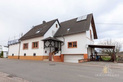 Miesau: Charmantes Haus mit großem Grundstück