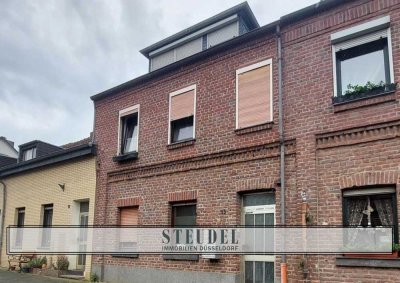 Viersen-Beberich, 3 Familien - Haus mit 16.500,-Euro, pa. Mieteinnahme und großem Garten
