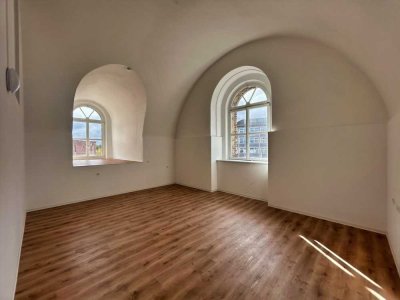 Außergewöhnliche Wohnung inkl. Einbauküche und Stellplatz