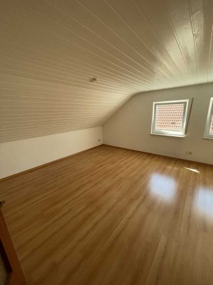Schöne 3-Zimmer-DG-Wohnung in Paderborn-Wewer mit vollständig saniertem Badezimmer