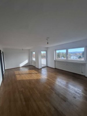 Hochwertig modernisierte 3-Zimmer-Wohnung mit Balkon und Lift – sofort bezugsfrei!