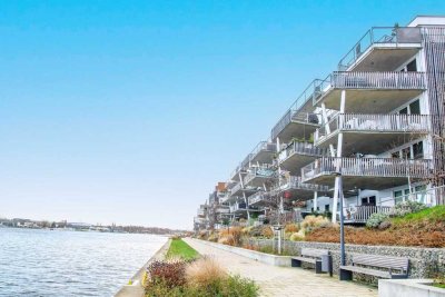 Preisgekrönte Idylle mitten in Berlin: 2-Zimmer-Loft am Wasser mit großer Terrasse- Neuwertig!