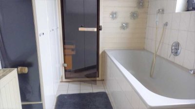 Sanierte 3-Zimmer-Wohnung mit Stellplatz und Einbauküche in Birkesdorf