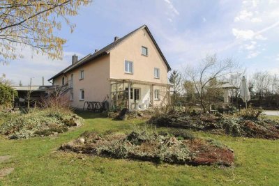 MFH mit 2 Einheiten und ausgebautem Dachgeschoß, großem Grundstück zur flexiblen Nutzung