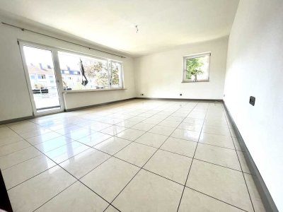 Helle 3-Raum-Wohnung mit Sonnenbalkon und Einbauküche in Essen Huttrop