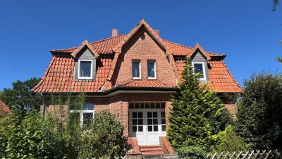 Charmantes Wohnhaus mit ca. 215m², großem Hof und vielseitigen Nebengebäuden