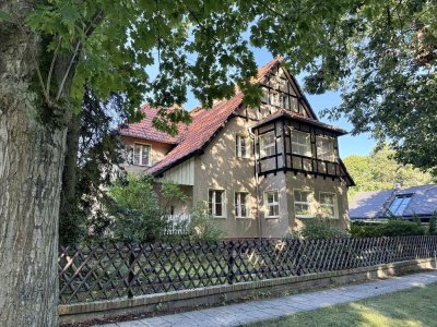 Stilvolle 5 Zimmer Wohnung mit Garten im schönen Altbau