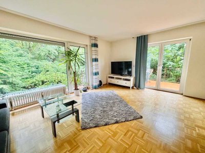 Mit Blick ins Grüne! Günstig geschnittene 2-Zimmerwohnung mit Balkon und Einbauküche!