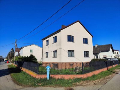 Haus mit 6 Zimmer, Garten, 2 Terrassen, Eckgrundstück, PKW Parkplatz