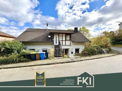 **Rentables Zwei- bis Dreifamilienhaus mit schöner Aussicht in Niederdreisbach**