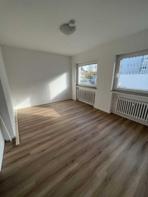 Sanierte 2 Zimmer gegenüber Mathilden Klinik !!!