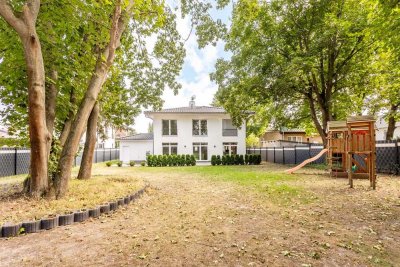 Schönes modernes Haus ca. 300 qm mit acht Zimmern, Deckenhöhe: 3,20m, Blankenfelde-Mahlow