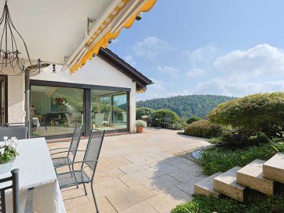 Architektur trifft Wohnkomfort – einzigartiges Einfamilienhaus mit Sonnenterrasse und Waldpanorama