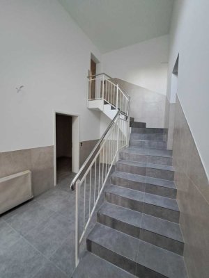 Neuwertige 2 Zi. DG-Wohnung im Zentrum