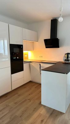 2.5-Zimmer Erdgeschosswohnung mit Garten und Carport frisch renoviert