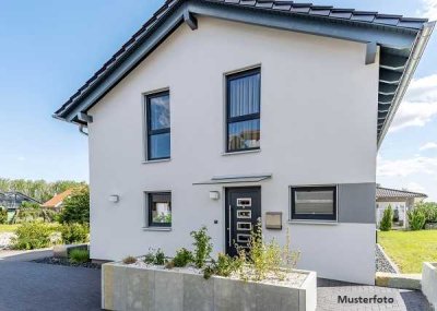 Einfamilienhaus nebst Ökonomiegebäude