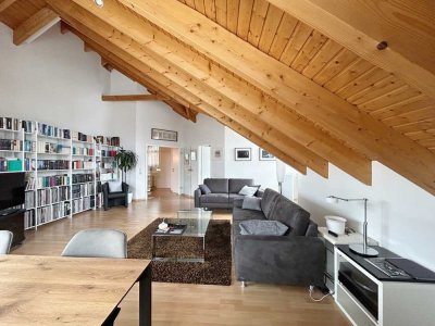 Attraktive Dachgeschosswohnung mit Balkon, Einbauküche und Garage