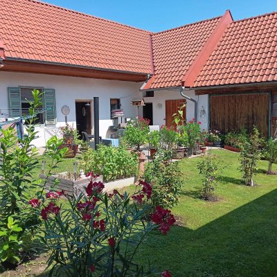 Modernisierter Vierkanthof mit großem Innenhof in ruhiger Lage!!! (Provisionsfrei)