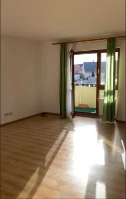 Helle 3-Zi-DG-Wohnung mit Balkon in Dresden Weißig