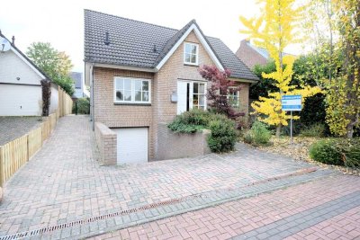 Freistehendes Wohnhaus mit Garage in kinderfreundlicher Umgebung
