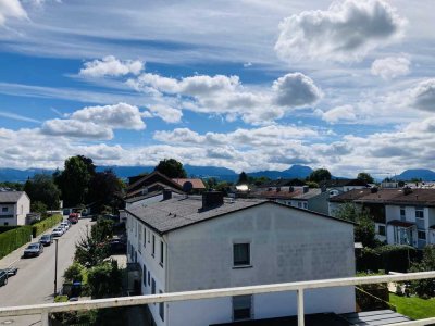 Helle, komplett renovierte 2,5-Zimmer-Wohnung mit Balkon und EBK in Rosenheim. 83qm. Provisionsfrei!