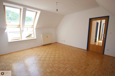 Ihr Wohlfühlparadies zur Miete! Auffallend gloriose Dreizimmerwohnung am Hauptplatz in Frohnleiten. Haustiere erlaubt.