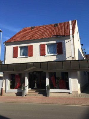 Zweifamilienhaus mit Gewerbeanteil 516qm