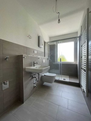 *Erstbezug nach Sanierung*Tageslichtbad*schöner Altbau*