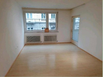 Nachmieter gesucht: Wohnung mit Loggia in Uni-Nähe