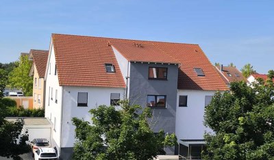 930 € - 76 m² - 3.0 Zi. Küche. DG. Aufzug. Wärmepumpe. Ausblick. Gäste WC
