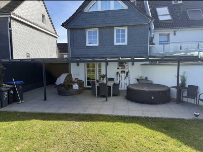 Top renoviertes Haus mit vier Zimmern, 2 Bäder und EBK. zzgl. Stellplatz und Carport in Burscheid