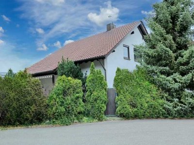 Unikat mit Komfort! Freistehendes Wohnhaus mit Garten und Garage