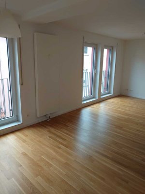 Neuwertige 2-Zimmer -Wohnung mit Balkon in Aschaffenburg