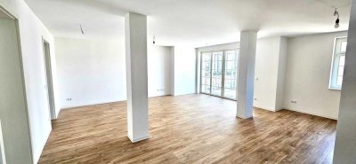 Helle 3-Zi-Wohnung mit großem SüdWest-Balkon und EBK - Stellplätze in Garage