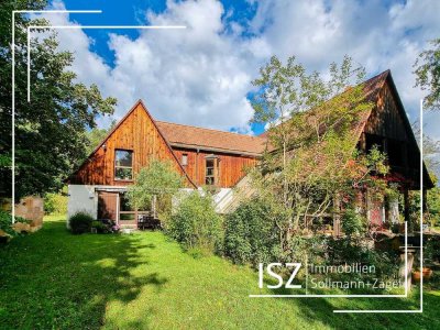 Alleinlage! Traumhaftes Familiendomizil mit zwei Wohneinheiten und sehr großem Grundstück