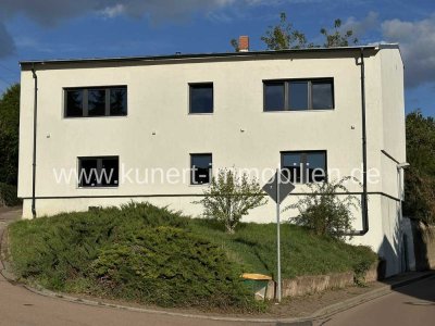 Großes Eingfamilienhaus mit Garage und Garten in Krosigk bei Halle (Saale), Restarbeiten notwendig
