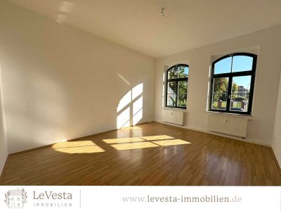 Repräsentatives Wohnen im Altbau – 4 Zimmer und privater Stellplatz