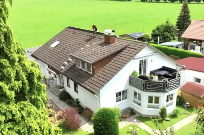 Grosszügiges Einfamilienhaus mit moderner 95 qm Einliegerwohnung