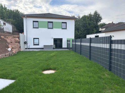 Günstiges, neuwertiges 5,5-Raum-Einfamilienhaus mit gehobener Innenausstattung und EBK in Rodalben