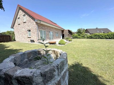 Exklusives Familienidyll in Lottorf: Neuwertiges KfW-55-Haus mit Top-Energiebilanz