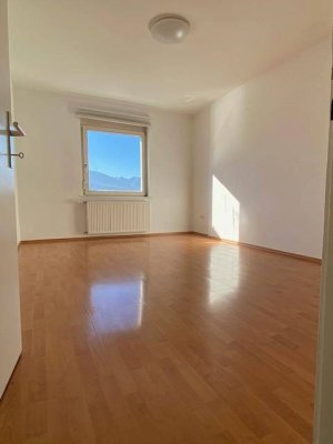 Uni/Kiniknähe: wg-geeignete 2 Zimmer-DG-Büro/Wohnung mit traumhafter Panoramaaussicht zu verkaufen