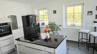 Moderne und Tradition vereint - Villa mit Seeblick