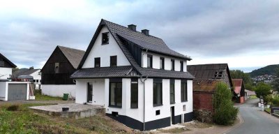 Preissenkung!!! Exklusives Einfamilienhaus mit Garage und einem weiteren Haus und Scheune