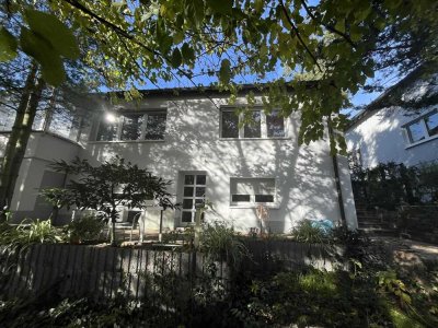 Älteres Wohnhaus in bester Lage, auf großem Grundstück